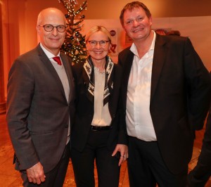 Movie meets Media: Veranstalter Sören Bauer mit Bürgermeister Peter Tschentscher und Ehefrau Eva-Maria